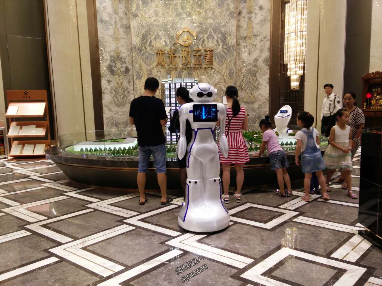 服務機器人能夠取代人工客服嗎？
