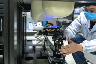 榮耀工廠一線揭秘 與華為共用生產(chǎn)車間及供應(yīng)鏈體系，深入解析穿戴設(shè)備技術(shù)開發(fā)