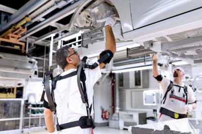 減負(fù)與賦能 奧迪為生產(chǎn)線員工配備外骨骼設(shè)備的技術(shù)開發(fā)與影響